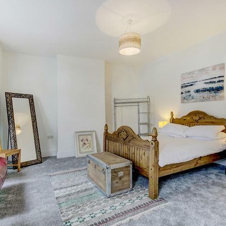 Вилла Lovely 3 Bed House In Бристоль Экстерьер фото