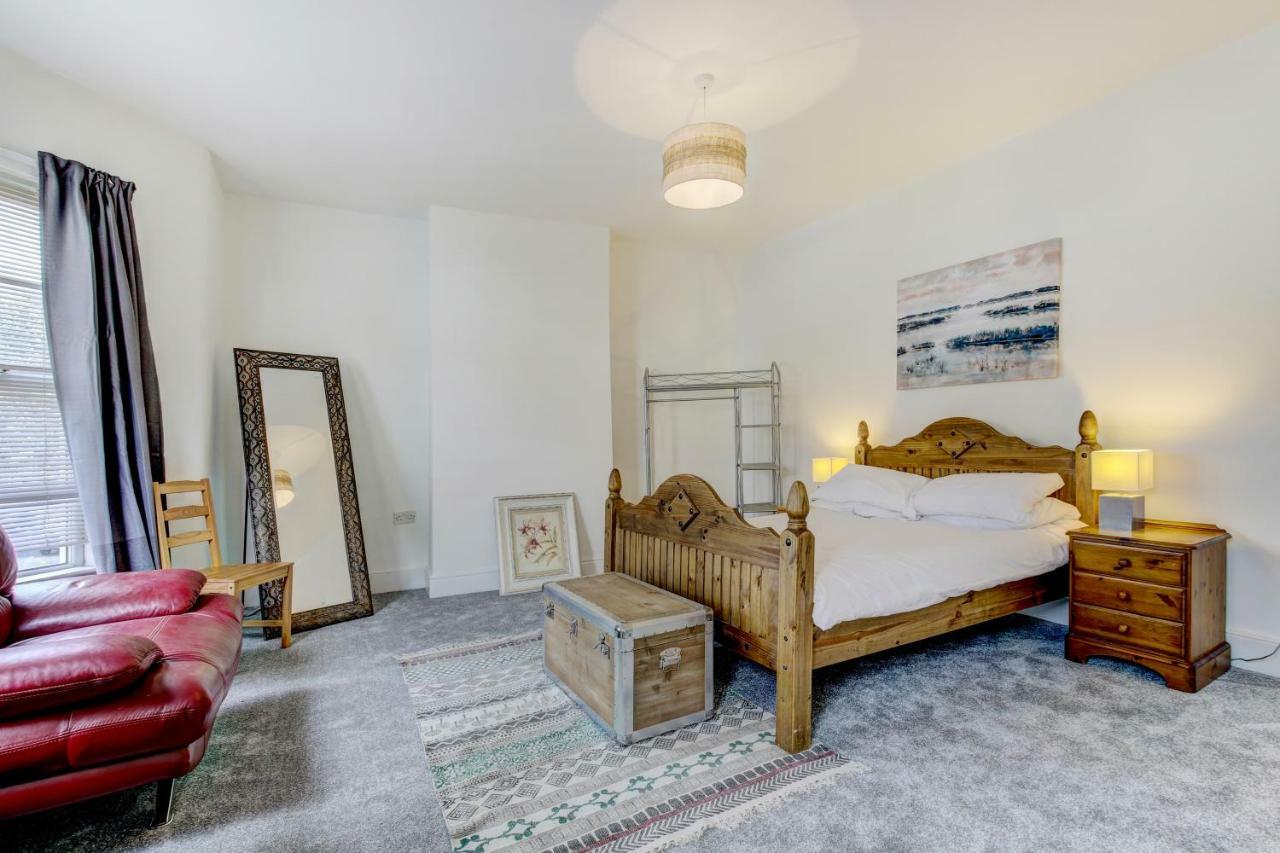 Вилла Lovely 3 Bed House In Бристоль Экстерьер фото
